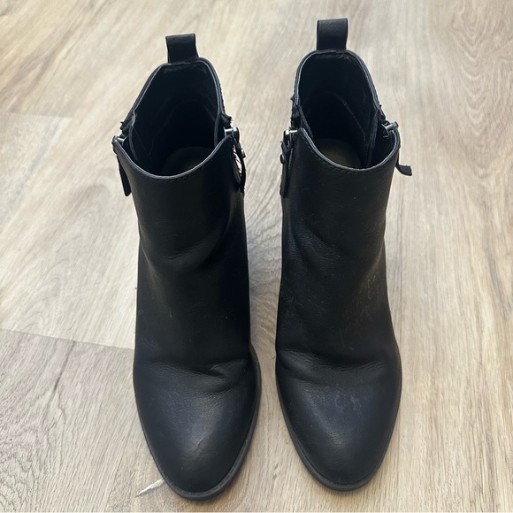 Target Black Ankle Boots with Chunky Heel and Side Zipper - Picture 2 of 9